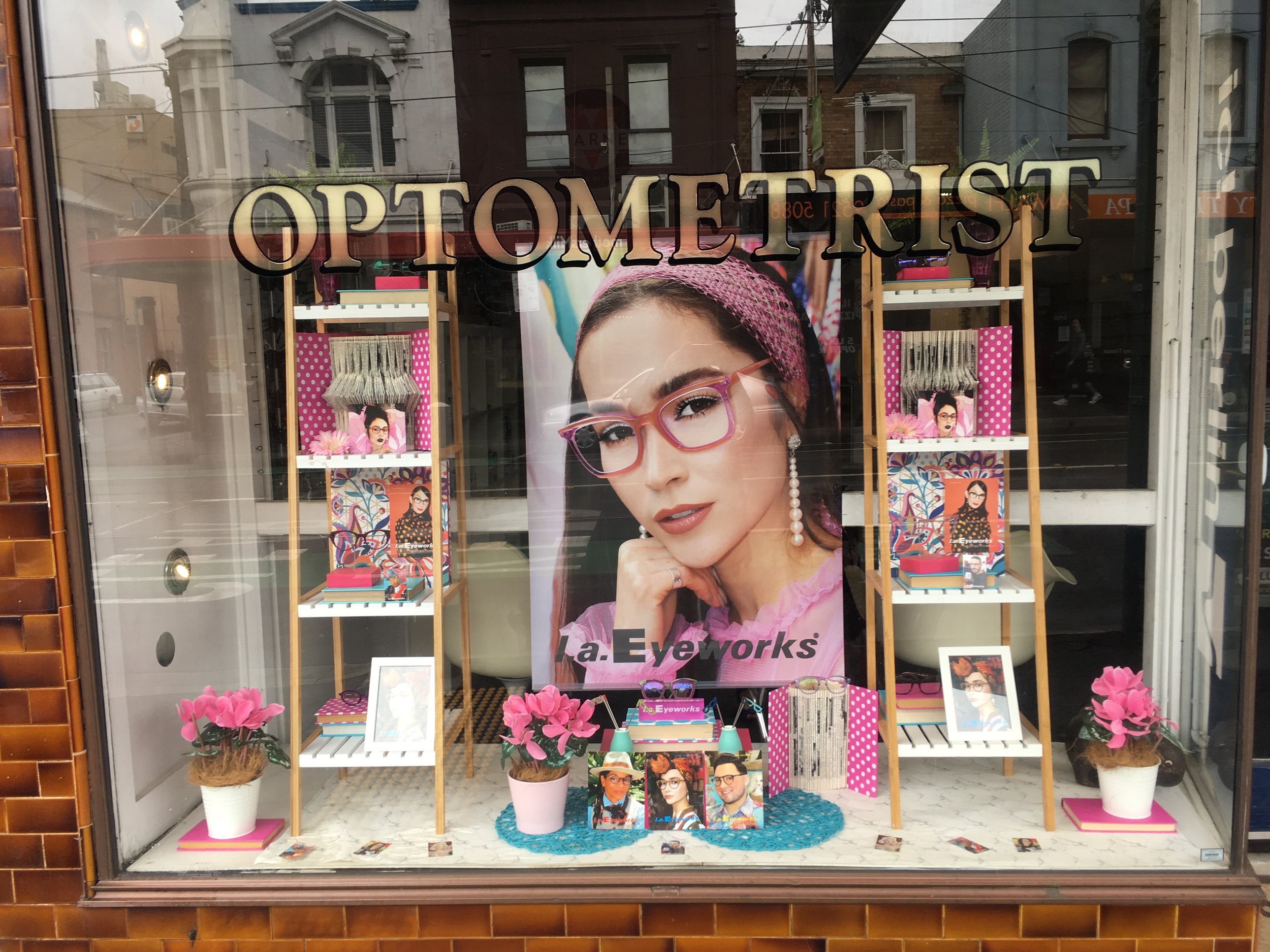 Esempio allestimento vetrina negozio ottica